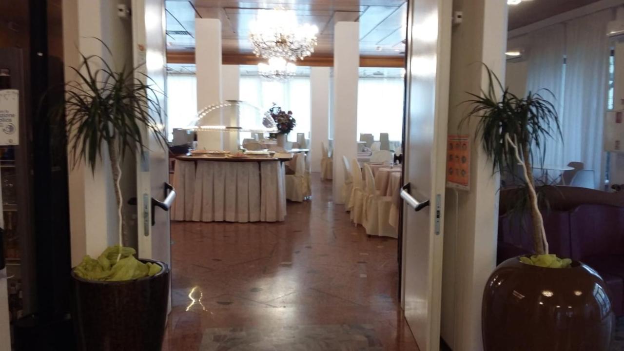 Hotel Spiaggia Marconi Rimini Luaran gambar